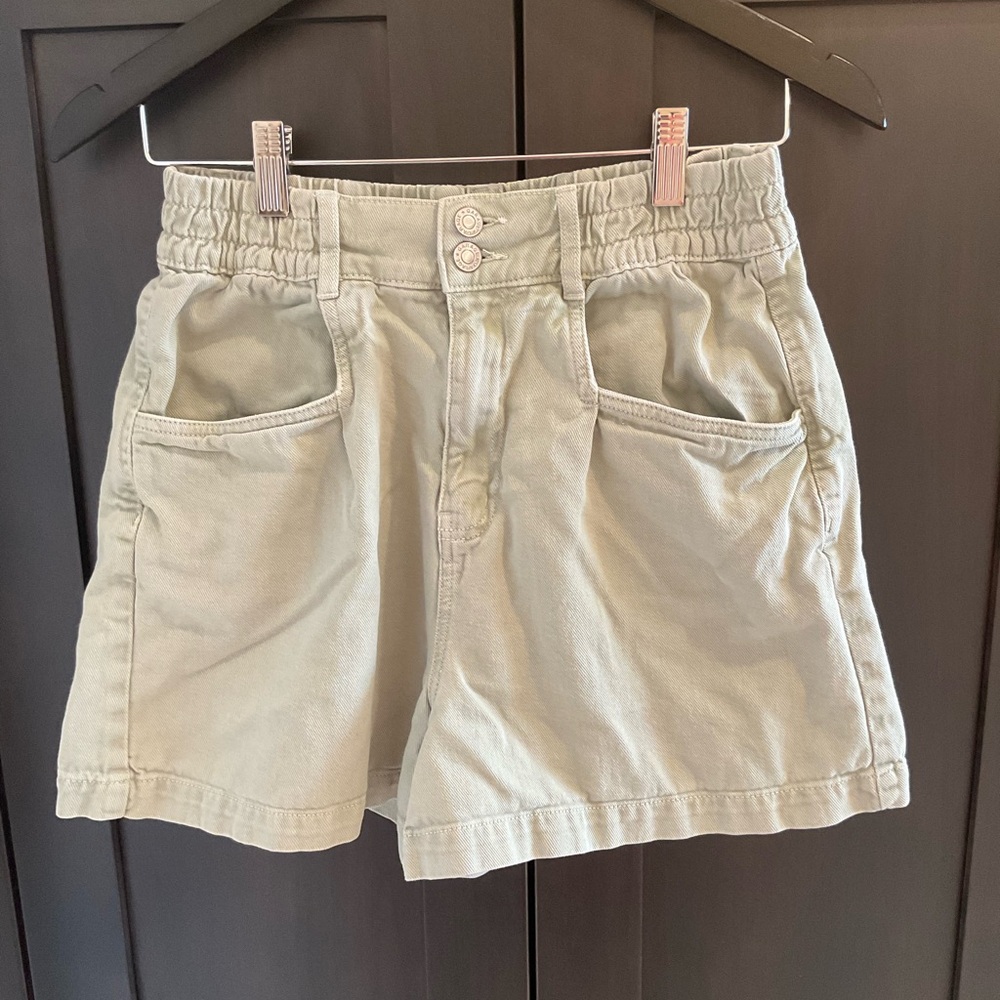 🌿💕 Garage Women Casual Green Khaki Shorts S EUC Summer Capsule Minimalist Casual